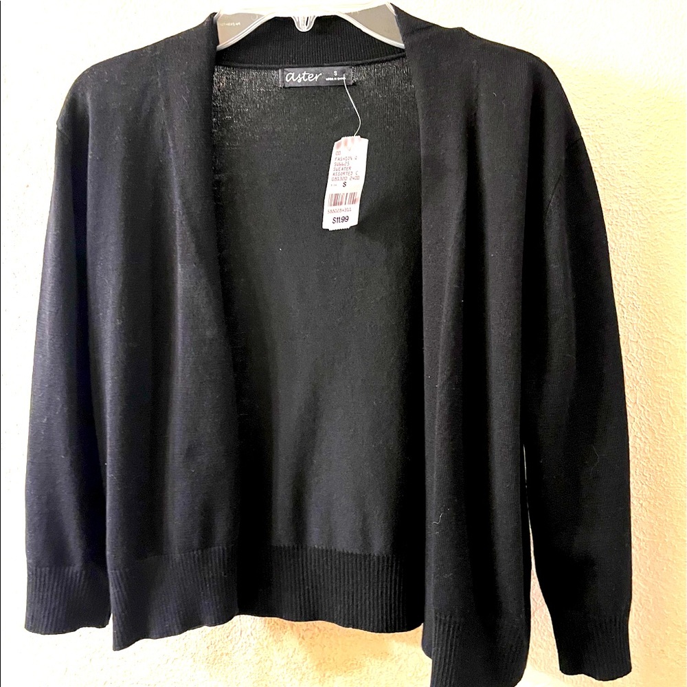 Juniors no button size Small cardigan. Great combo with Cami’s and tank tops.
